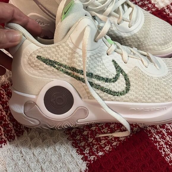 Nike White and Green Sneakers - Picture 2 of 6